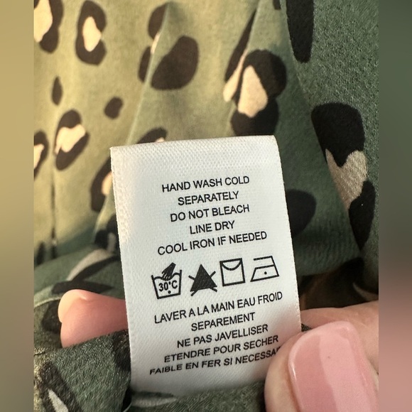 Pleione Silky Mob Wife Animal Print Blouse Size Lg Long Sleeve Beautiful Colors - Picture 6 of 10